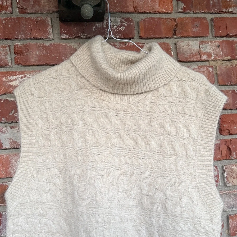 Old Navy Beige Turtleneck Sweater size L - Picture 2 of 6
